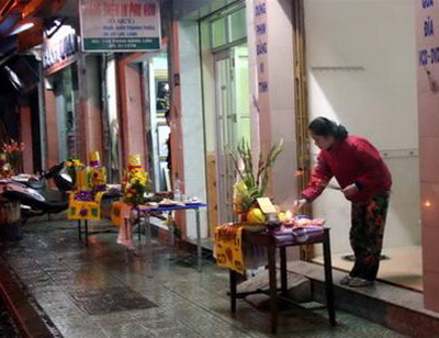 xongdat2 - Xông đất và nghi thức cúng giao thừa