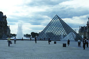 pari2 - Kim tự tháp kính Paris