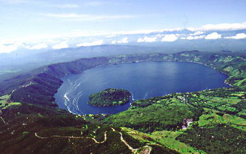 nuilua4 - 10 hồ nước miệng núi lửa đẹp nhất trên thế giới