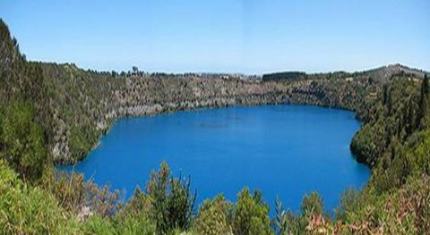 nuilua6 - 10 hồ nước miệng núi lửa đẹp nhất trên thế giới