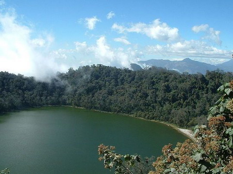 nuilua7 - 10 hồ nước miệng núi lửa đẹp nhất trên thế giới