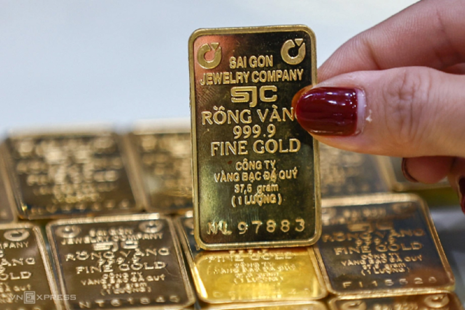 Giá Vàng Trong Nước Hôm Nay 4/10: 135,8 – 137,8 triệu đồng/lượng, thay đổi thói quen tiết kiệm và tiêu dùng