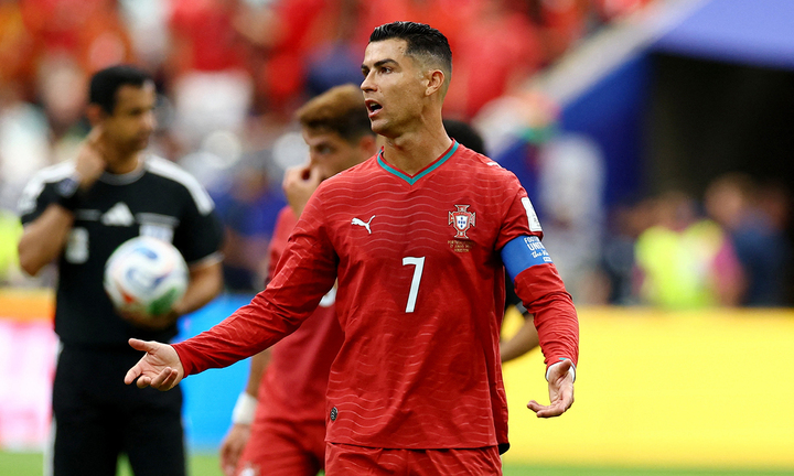 Ronaldo đá cả trận không sút trúng đích: ‘Chẳng thiếu gì cả, bóng đá là thế’