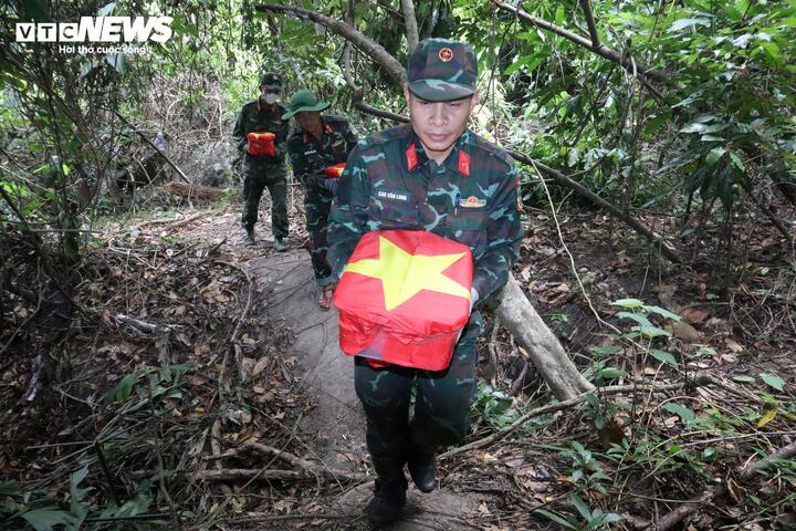 Cận cảnh hang Đá Sập – nơi phát hiện 5 hài cốt liệt sĩ cùng nhiều di vật