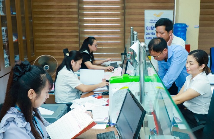 Viên chức quản lý phải tự nguyện từ chức nếu vợ, chồng, con sa vào tệ nạn