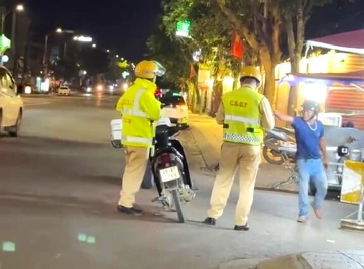 Người đàn ông ở Lâm Đồng đấm cảnh sát giao thông khi bị yêu cầu đo nồng độ cồn