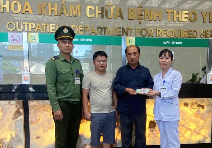 Nhặt gần 40 triệu đồng ở Bệnh viện Bạch Mai, người phụ nữ trả lại bệnh nhân Lào