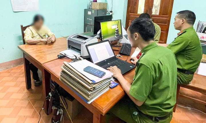 NSND Thanh Lam làm điều hiếm thấy trên sân khấu ca nhạc